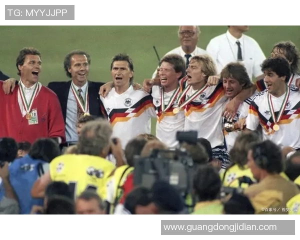 足球手去世引发全球哀悼足球界失去一位传奇人物的追忆与感慨